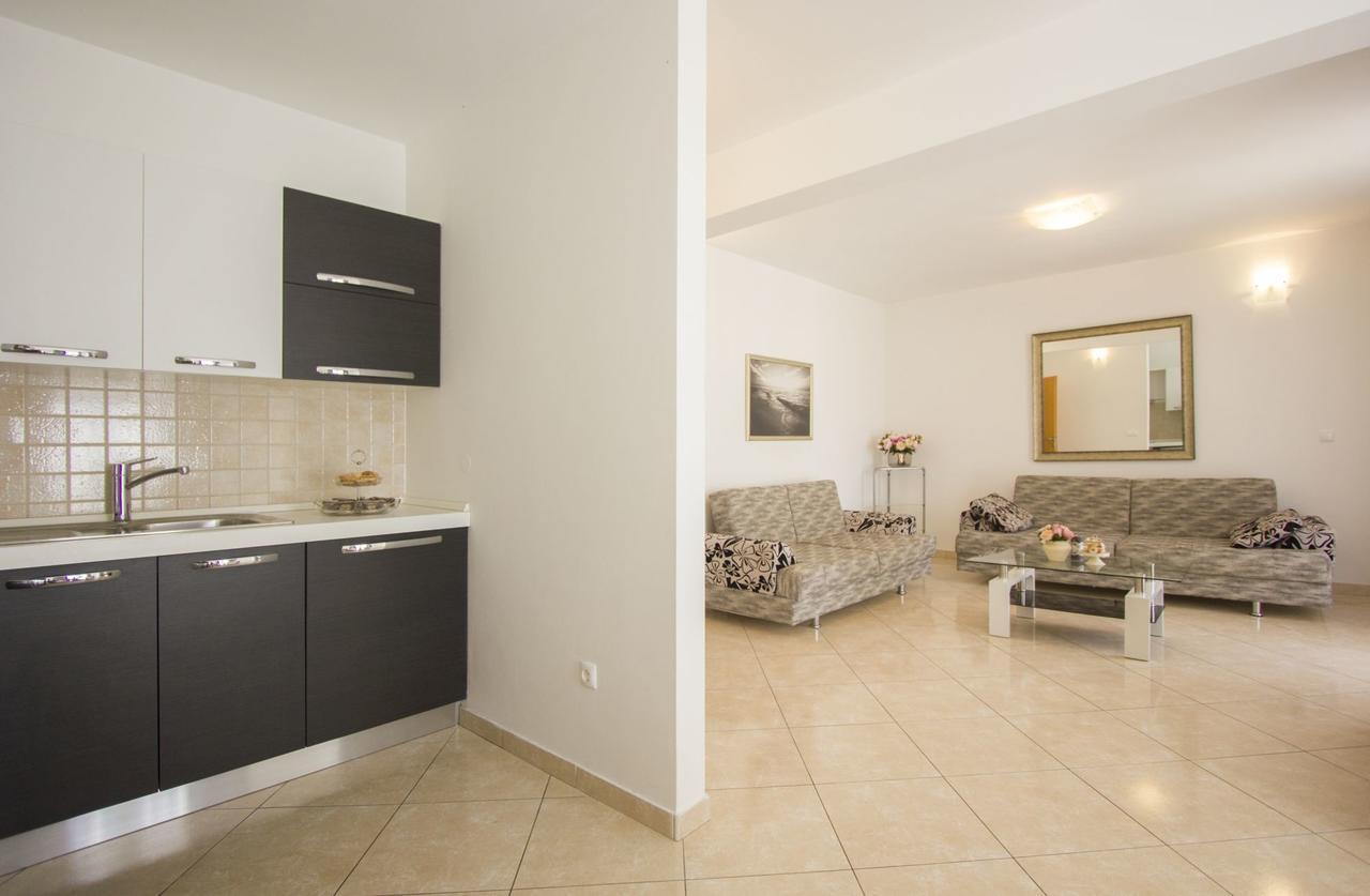 Paradise Apartment *